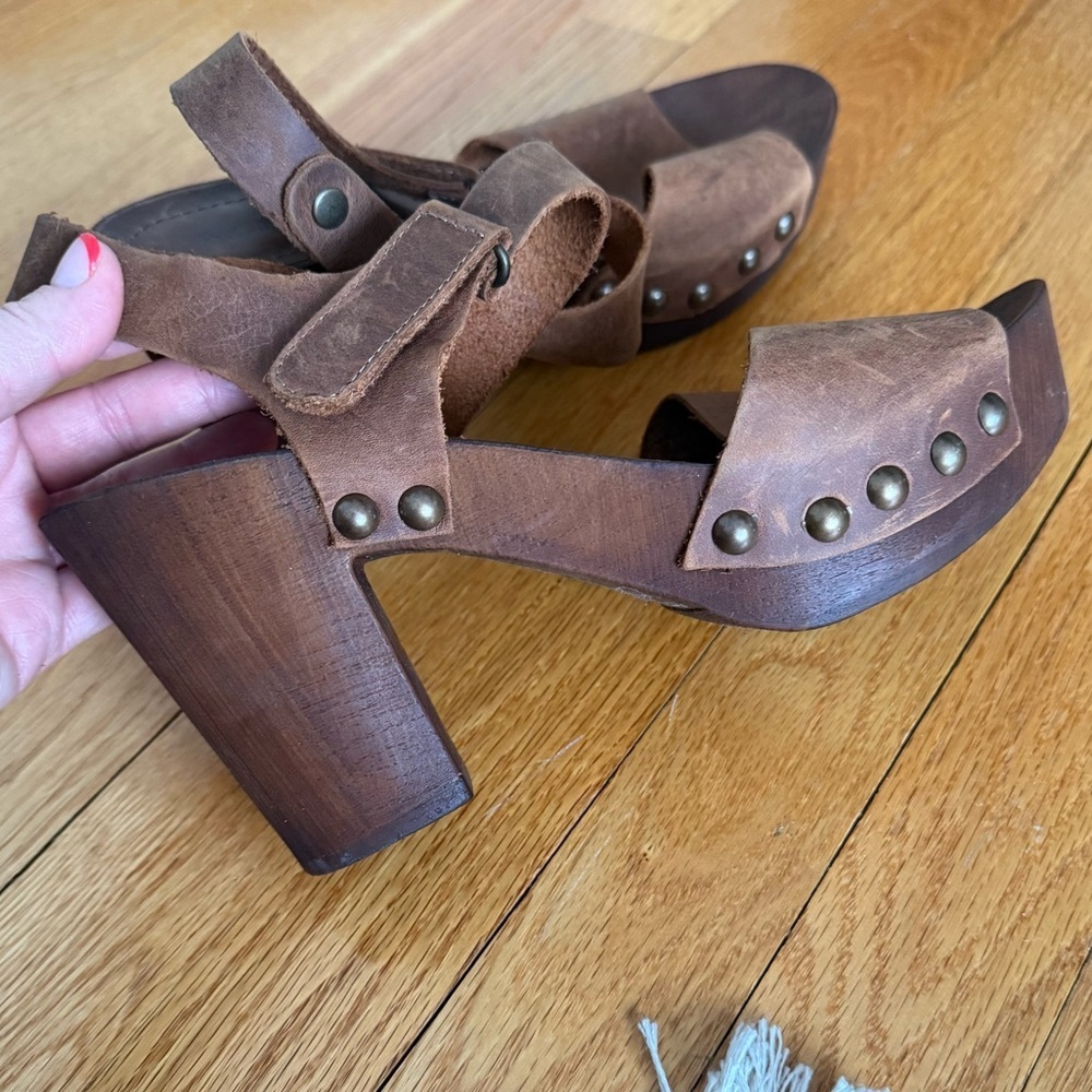 A Gianetti leather clogs